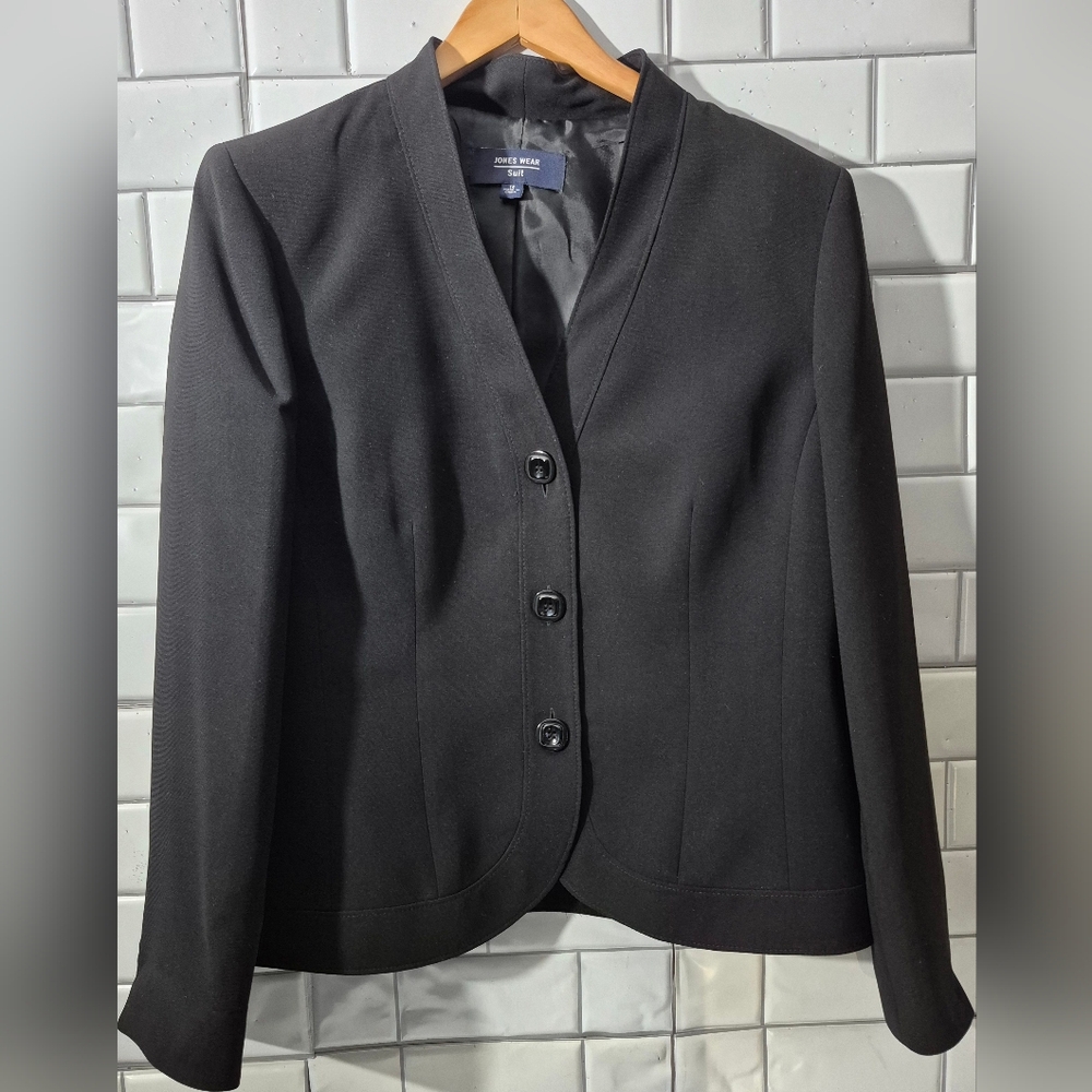 Jones wear ladies black collarless blazer 3 button front lined classic office ca